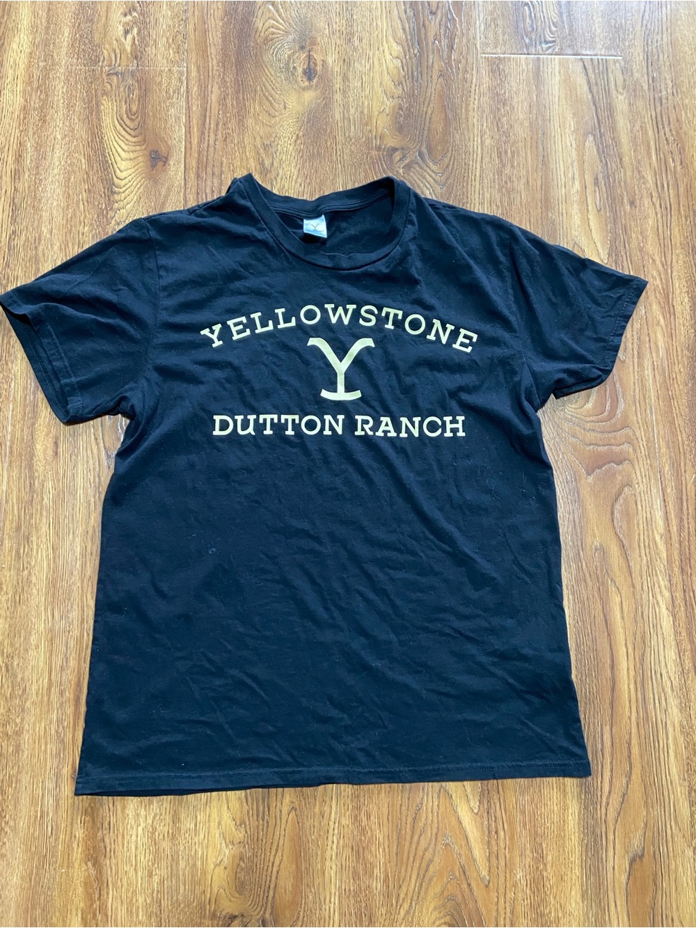 Yellowstone Dutton Ranch Black Logo Tee size large
